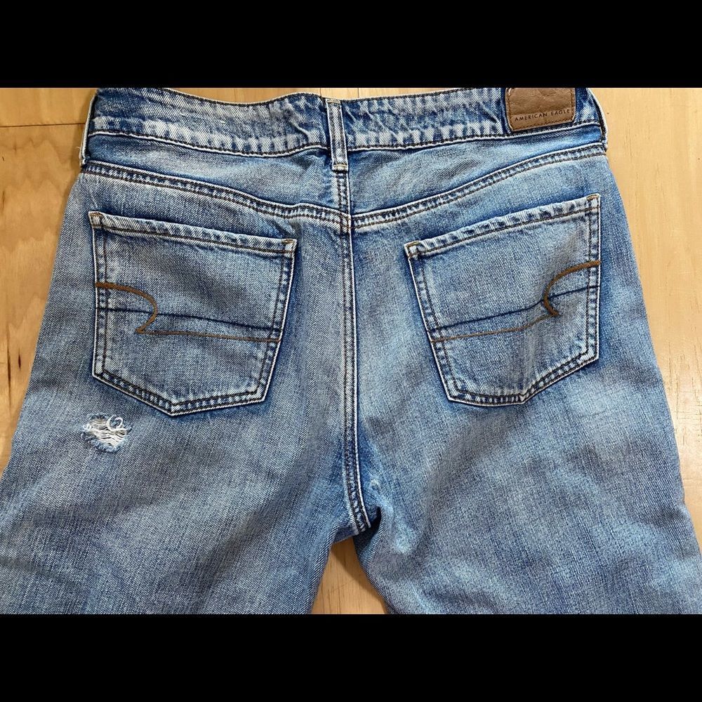 American Eagle Outfitters Blue Distressed Ankle Jeans Sz 8 - Picture 6 of 11